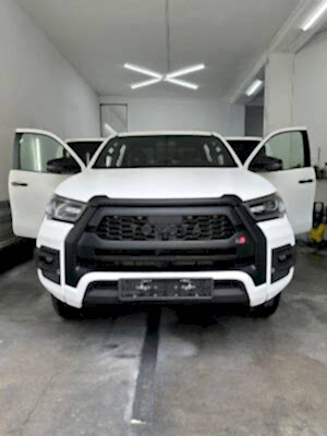 Toyota Hilux GR 2023 покраска в раптор Антихром Autoroom kz Alamaty